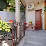 Apartman Castagno 1 On The Wayfarer's Path With Ac And Wifi